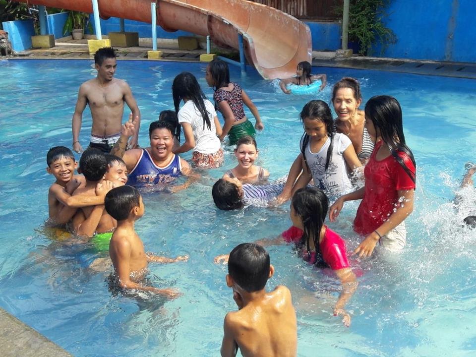 Volcano kids first time swimming – Bali Street Kids Project – YKPA